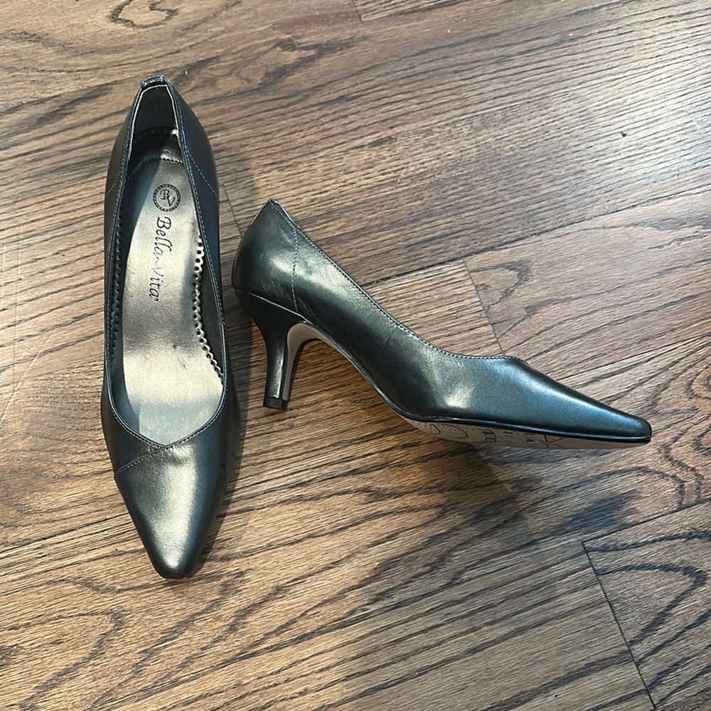Bella Vita Black Patent Heels Classic Pointed Toe